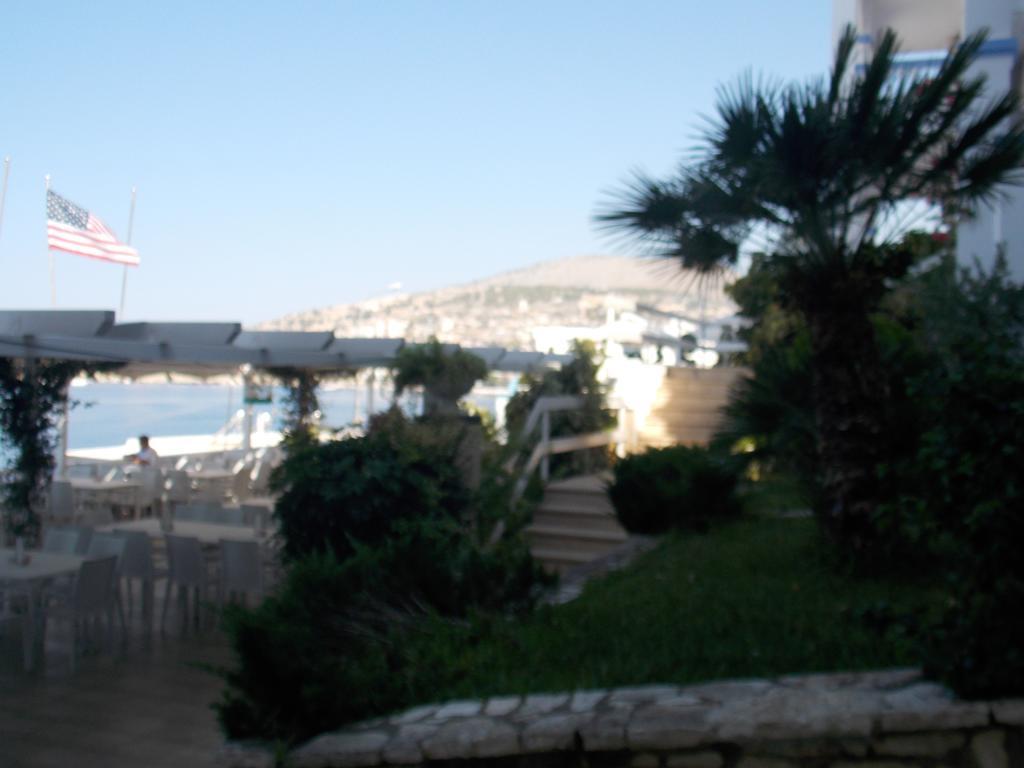 Hotel Erdano Sarandë エクステリア 写真